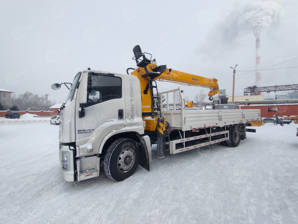 Бортовой грузовик ISUZU 4x2 дв 151kw гп 10 тонн кузов КМУ XCMG SQS200-5 гп 8т 5 секций стрела 18,6м кузов 7м. Фото 10