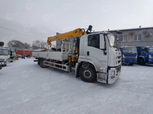 Бортовой грузовик ISUZU 4x2 дв 151kw гп 10 тонн кузов КМУ XCMG SQS200-5 гп 8т 5 секций стрела 18,6м кузов 7м. Фото 11