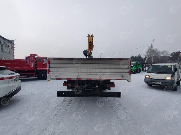 Бортовой грузовик ISUZU 4x2 дв 151kw гп 10 тонн кузов КМУ XCMG SQS200-5 гп 8т 5 секций стрела 18,6м кузов 7м. Фото 14