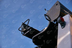 Бортовой грузовик ISUZU 4x2 дв 151kw гп 10 тонн кузов КМУ XCMG SQS200-5 гп 8т 5 секций стрела 18,6м кузов 7м. Фото 5