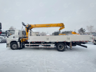 Бортовой грузовик ISUZU 4x2 дв 151kw гп 10 тонн кузов КМУ XCMG SQS200-5 гп 8т 5 секций стрела 18,6м кузов 7м. Фото 9