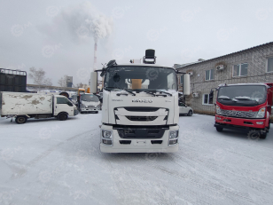 Бортовой грузовик ISUZU 4x2 дв 151kw гп 10 тонн кузов КМУ XCMG SQS200-5 гп 8т 5 секций стрела 18,6м кузов 7м. Фото 1