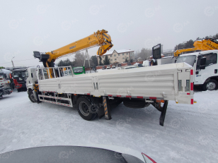 Бортовой грузовик ISUZU 4x2 дв 151kw гп 10 тонн кузов КМУ XCMG SQS200-5 гп 8т 5 секций стрела 18,6м кузов 7м. Фото 15