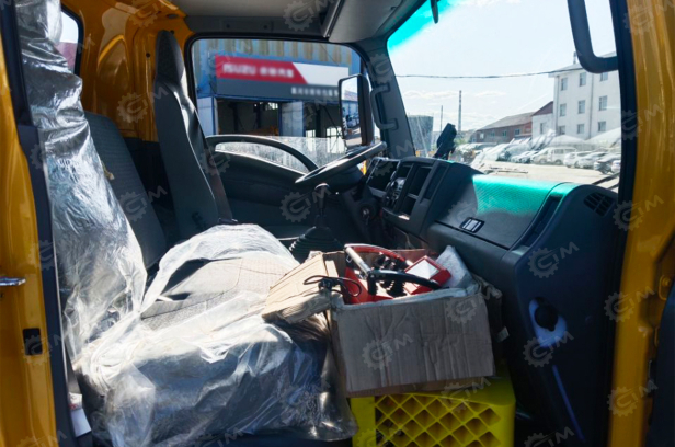 Бортовой грузовик ISUZU 4x2 самосвальный кузов дв 139kw гп 6т с кму гп 5т высота подъема 20м с корзиной кузов 4200х2250х600. Фото 9