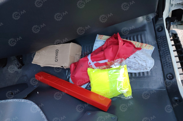 Фургон промтоварный на шасси ISUZU 4х2 дв 96 kw (фургон 4250х1850х1810). Фото 2