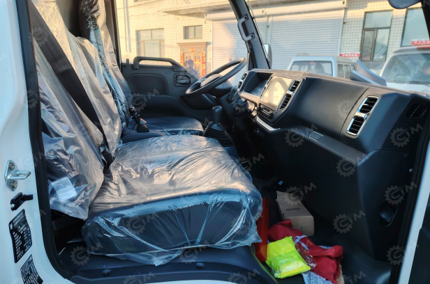 Фургон промтоварный на шасси ISUZU 4х2 дв 96 kw (фургон 4250х1850х1810). Фото 10