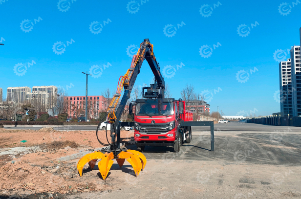 Самосвал ISUZU 6х4 дв 221kw кму XCMG LQS120 с грейферным захватом гп 4т стрела 8м кузов 5800х2300х1500. Фото 2