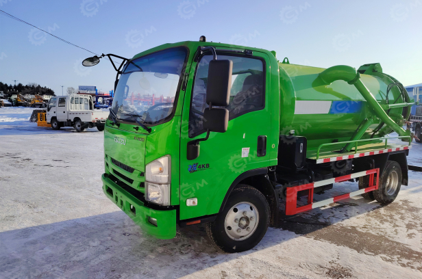 Илосос на шасси ISUZU 4x2 дв 96kw объем бочки 4,5м3 насос Weilong 50QZXDH-687000 68л/сек. Фото 3