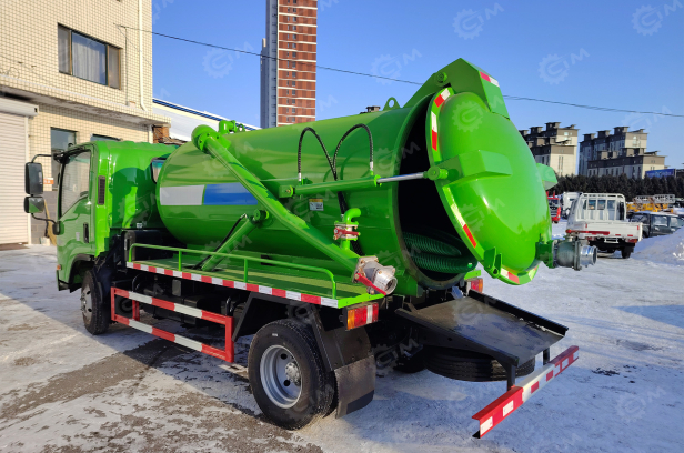 Илосос на шасси ISUZU 4x2 дв 96kw объем бочки 4,5м3 насос Weilong 50QZXDH-687000 68л/сек. Фото 9