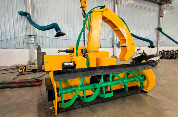 Самосвал ISUZU 6x6 дв 338Kw кузов 5600х2350х1500 со снегоуборочным шнекоротором. Фото 2