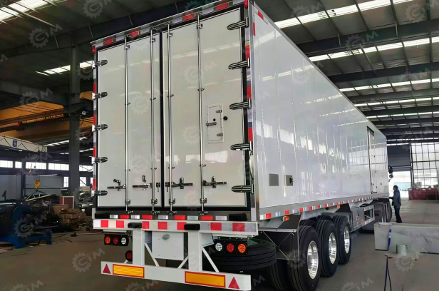 Полуприцеп изотермический LUXUDA 3 оси, объем кузова 95м3 гп 40т, ССУ 1150мм 14000х2600х3980. Фото 3