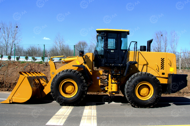 Фронтальный погрузчик YUGONG 656G джойстик, кондиционер, 3 контура, ковш, гидромолот. Фото 2