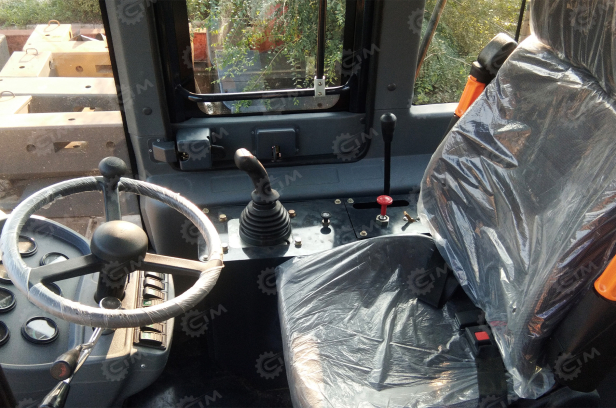 Фронтальный погрузчик YUGONG 656G джойстик, кондиционер, 3 контура, ковш, гидромолот. Фото 3