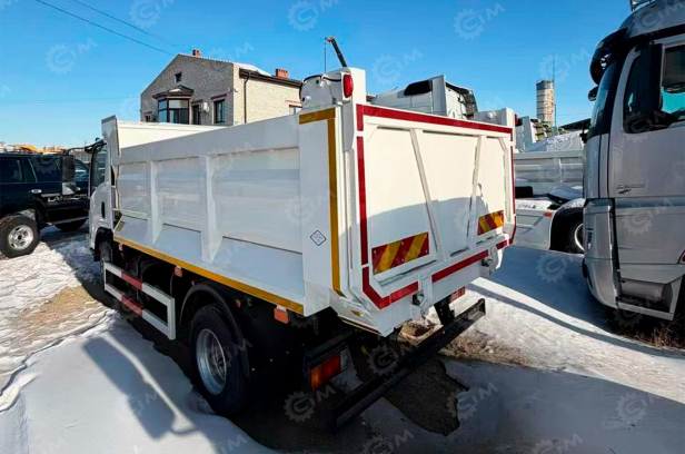 Самосвал ISUZU 4x2 дв 139kw средний подъемник U-образный кузов гп 6 тонн. Фото 4