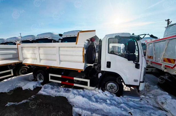 Самосвал ISUZU 4x2 дв 139kw средний подъемник U-образный кузов гп 6 тонн. Фото 6