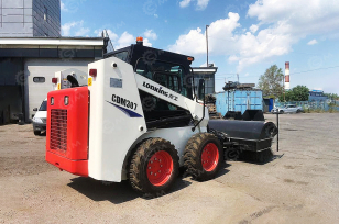 Мини погрузчик LONKING CDM307 ямобур 300мм, отвал, гидравлическая щетка, ковш. Фото 2