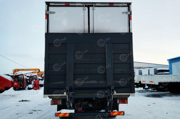 Фургон рефрижератор на шасси ISUZU 4х2 дв 177kw гп 10 тонн фургон 7100х2490х2570 автономная холодильная установка Carrier Citimax C1100 c гидробортом и боковой дверью. Фото 2