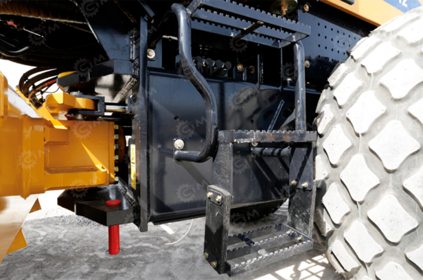 Каток грунтовый вибрационный SEM512 масса 12т с кабиной. Фото 3