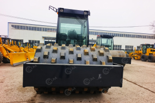 Каток грунтовый вибрационный LUTONG LT212В с бандажом. Фото 2