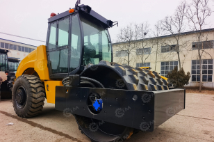 Каток грунтовый вибрационный LUTONG LT212В с бандажом. Фото 3