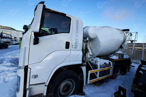 Автобетоносмеситель на шасси ISUZU 6х4 дв 279kw бочка 7 m³ 35T. Фото 5