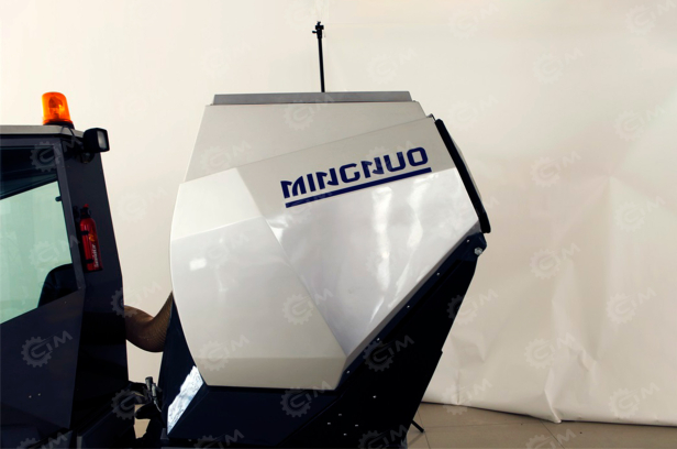 Подметально-уборочная машина MINGNUO MN-F2000 дизельная, отвал для снега, всасывающая насадка. Фото 2