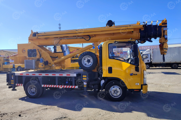 Автокран на шасси ISUZU 4x2 дв 96kw крановая установка SITONG гп 5т стрела 22м с ямобуром диаметр до 600мм глубина бурения 8-12м. Фото 6