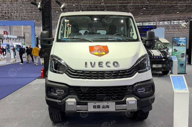 Автобус IVECO 4х4 7 мест+водитель дв 132kw 2,9л. Фото 2
