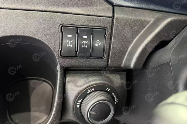 Автобус IVECO 4х4 7 мест+водитель дв 132kw 2,9л. Фото 4