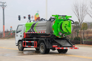 Илосос с размывом (каналопромывочная машина) на шасси ISUZU 4x2 дв 139kw бочка для сточных вод 4м³ чистой воды 2 м³ насос 300 м3ч насадки до 1000мм. Фото 1