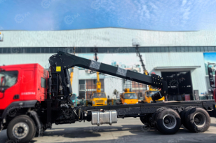 Бортовой грузовик ISUZU 4x2 дв 151kw гп 8 тонн КМУ WANBANG SQS200-5 гп 8т 5 секций стрела 16,9 с отрицательным углом, кузов 7500х2450х550. Фото 1