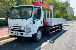 Бортовой грузовик ISUZU 4x2 дв 139kw гп 6т, c КМУ WANBANG SQS157-4 гп 6,3т 4 секций, стрела 12м, кузов 6200х2450х550 ямобур 5м диаметр 300мм. Фото 1