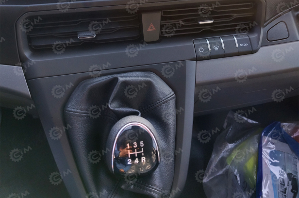 Грузовой цельнометаллический фургон FОRD ТRАNSIТ T6 МКПП, 3 места, средняя крыша. Фото 6