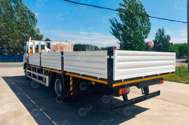 Бортовой грузовик ISUZU 4x4 дв 151kw гп 6 тонн, кабина ELF с КМУ XCMG SQZ105.4 гп 5т, 4 секций, cтрела 12,2м кузов 4200х2400х500. Фото 1