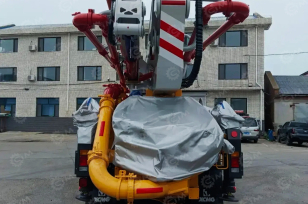 Автобетононасос XCMG HB47V на шасси ISUZU 8x4 дв 338kw 47 метров. Фото 3