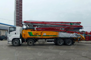 Автобетононасос XCMG HB47V на шасси ISUZU 8x4 дв 338kw 47 метров. Фото 8