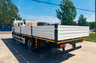 Бортовой грузовик ISUZU 4x4 дв 151kw гп 6 тонн, кабина ELF с КМУ XCMG SQZ105.4 гп 5т, 4 секций, cтрела 12,2м кузов 4200х2400х500. Фото 1