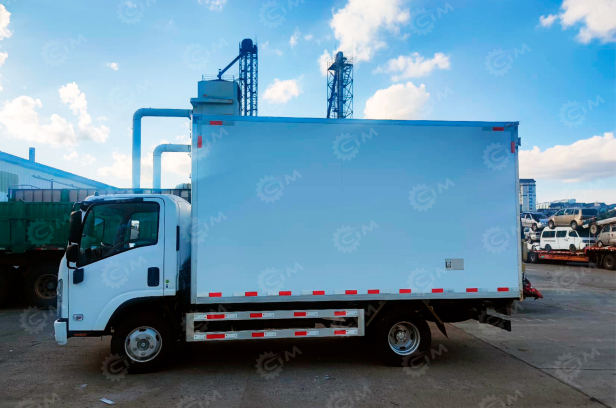 Фургон изотермический на шасси ISUZU 4х2 дв 110 kw гп 4т (4500х2200х2200). Фото 2