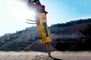 Гидравлический молот Epiroc MB 1500 для гусеничного экскаватора Hyundai R210NLC-9. Фото 1