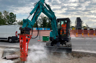 Мини-экскаватор Sunward SWE60F-3 быстросъем, гидромолот, два комплекта фильтров, две дополнительных пики на гидромолот. Фото 1