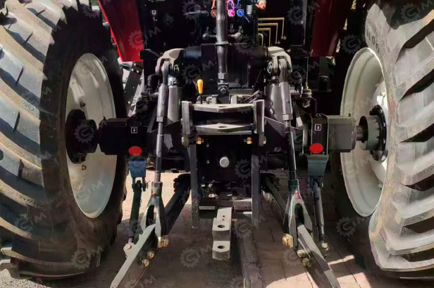 Трактор YTO-LX2404. Фото 4