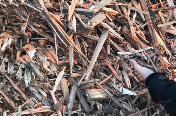 Измельчитель древесины HX1400DYK-800 на гусеничном ходу, диаметр исходного материала 300мм, диаметр ротора 800мм, производительность 25-30т/ч. Фото 2