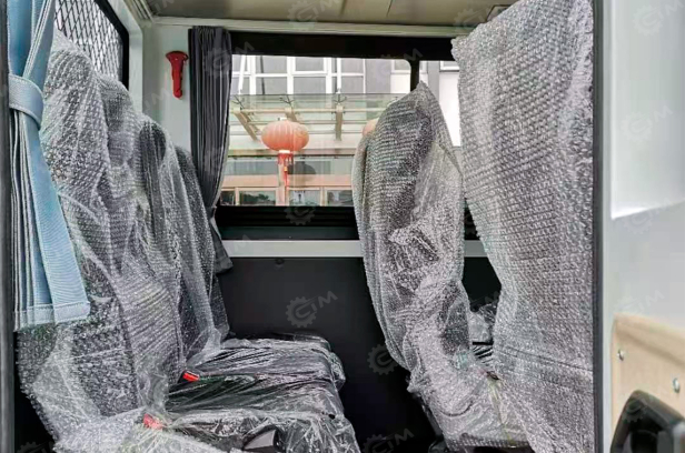 Грузовой микроавтобус пикап на шасси ISUZU 4х2 дв 96 kw 8 мест. Фото 7