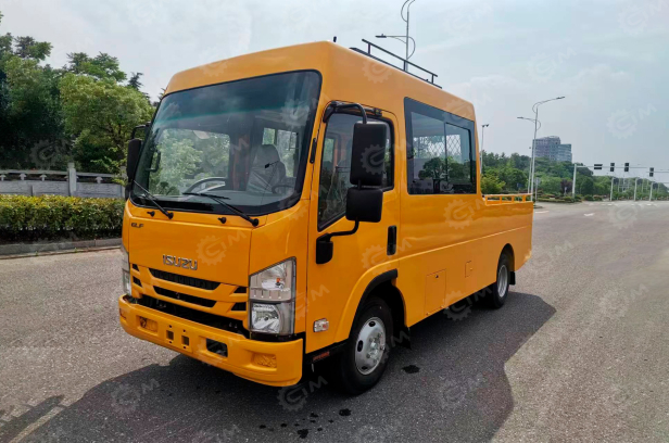 Грузовой микроавтобус пикап на шасси ISUZU 4х2 дв 96 kw 8 мест. Фото 6