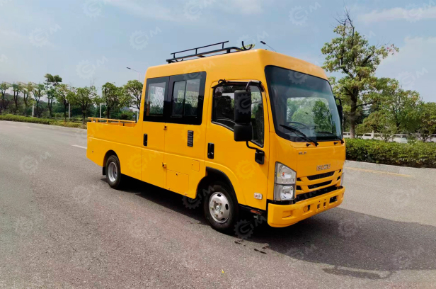 Грузовой микроавтобус пикап на шасси ISUZU 4х2 дв 96 kw 8 мест. Фото 12