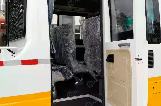 Грузовой микроавтобус пикап на шасси ISUZU 4х2 дв 96 kw 8 мест. Фото 13