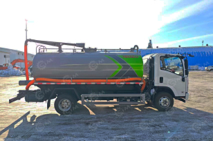 Ассенизатор (вакуумная машина) на шасси ISUZU 4x2 700P дв 139KW бочка 4м3 насос XD-360. Фото 1