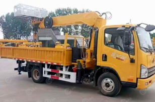 Бортовой грузовик ISUZU 4x2 самосвальный кузов дв 118kw гп 3,5т с кму гп 3,5т 6 секций высота подъема 17м с люлькой, АКПП. Фото 2