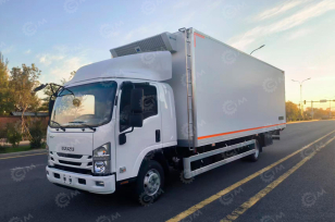Фургон рефрижератор на шасси ISUZU 4х2 дв 139kw гп 7 тонн (фургон 5500х2200х2200, холодильная установка Carrier Citimax 700) со спальником, боковая дверь. Фото 1
