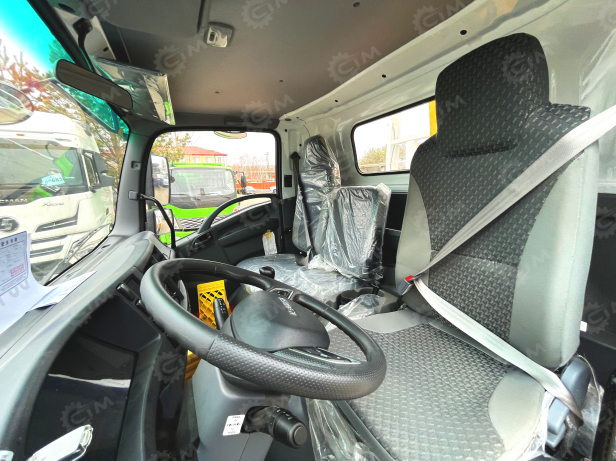 Бортовой грузовик ISUZU 4x4 дв 151kw гп 6 тонн, кабина ELF с КМУ XCMG SQS125 гп 5т, 4 секции, cтрела 11,2м кузов 4200*2400*500мм с корзиной. Фото 8